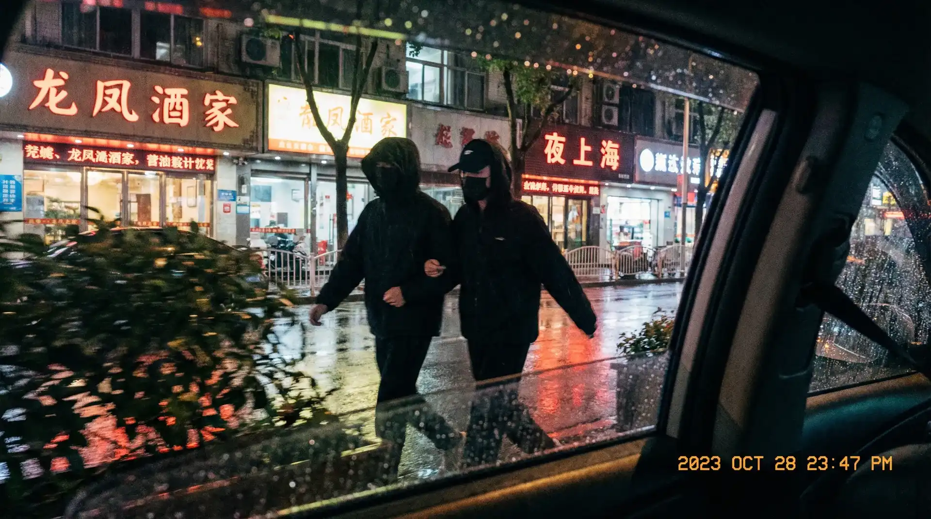糖心破解版 - 顶流明星深夜密会现场抓拍照片